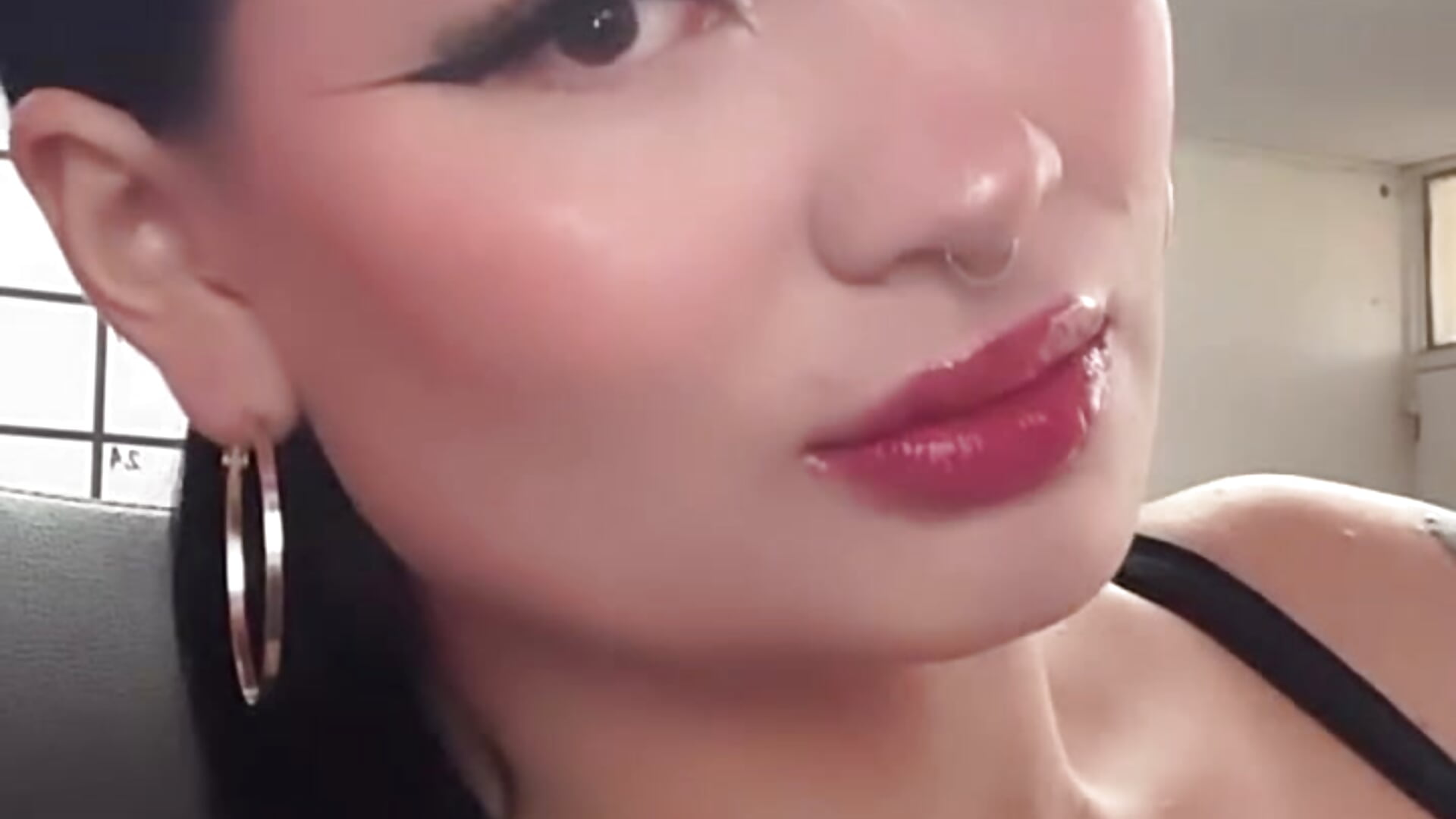 Clean makeup 🩷 - video by Lunaclarx cam model