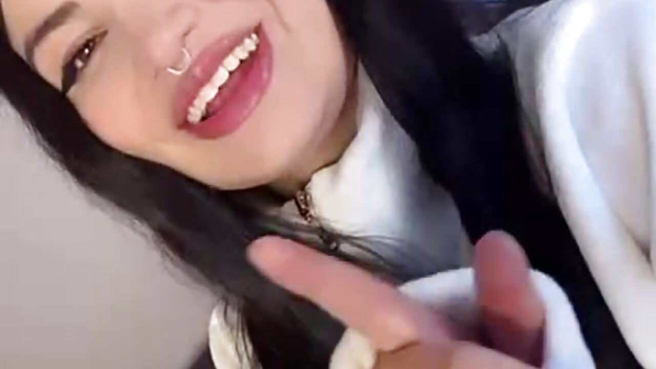 A little bit of style here hehe. - video by Lunaclarx cam model