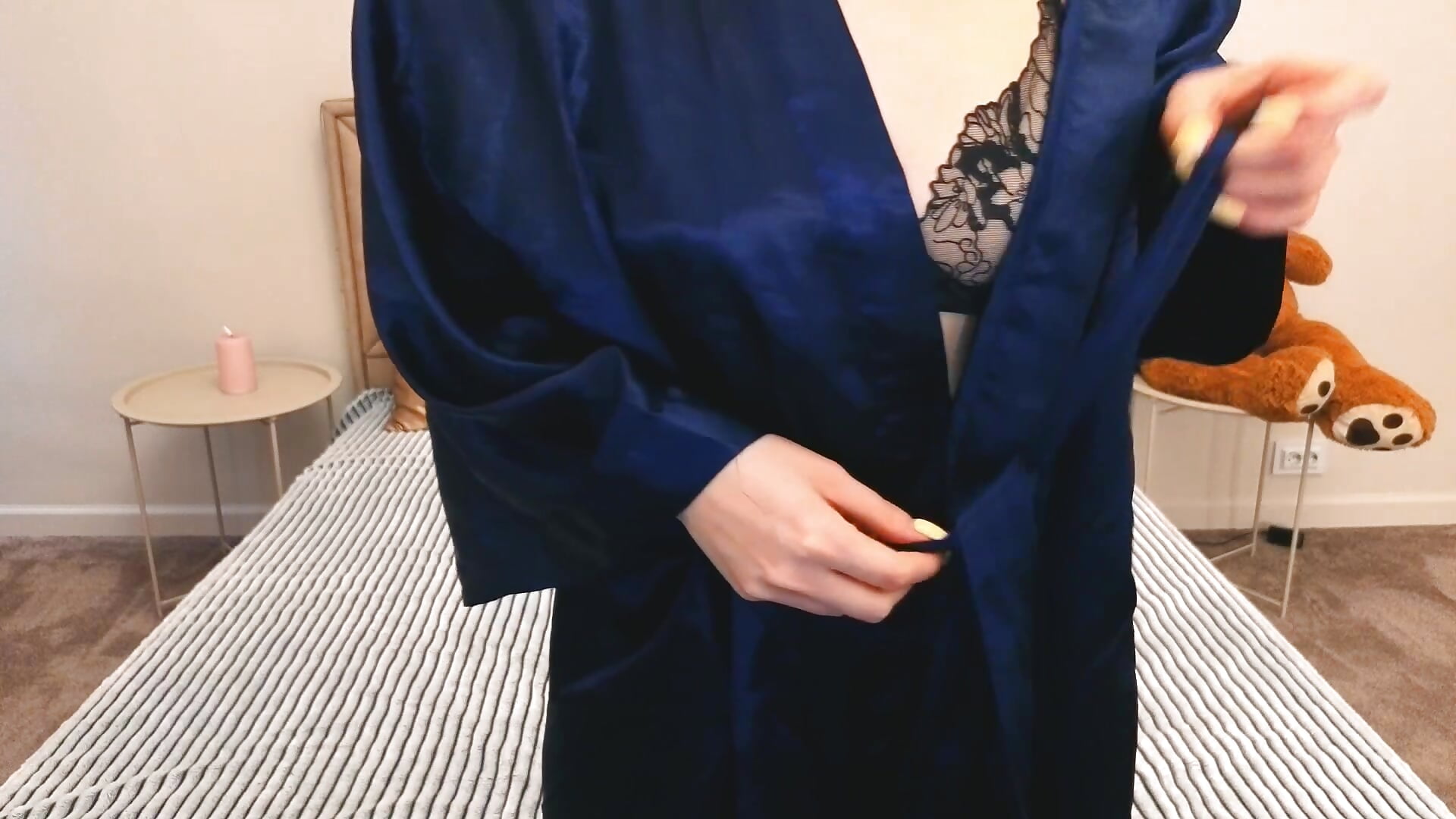 2026-04-01 12-59-02 – video od webkamerové modelky CyrenaLuxe