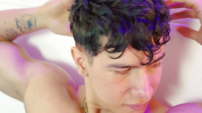 profile-intro-video-1769706778 – видео вебкам-модели Criss_Adams