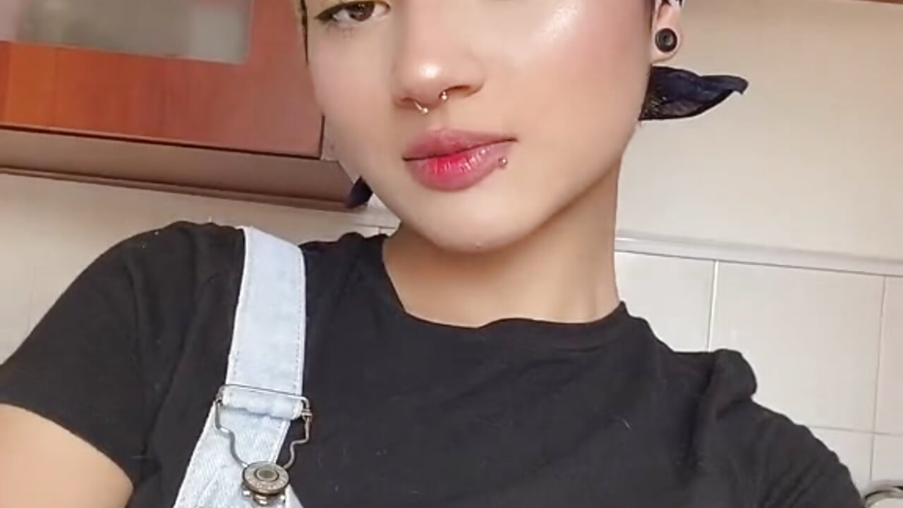 hi guys - video by Claireuwu1 cam model