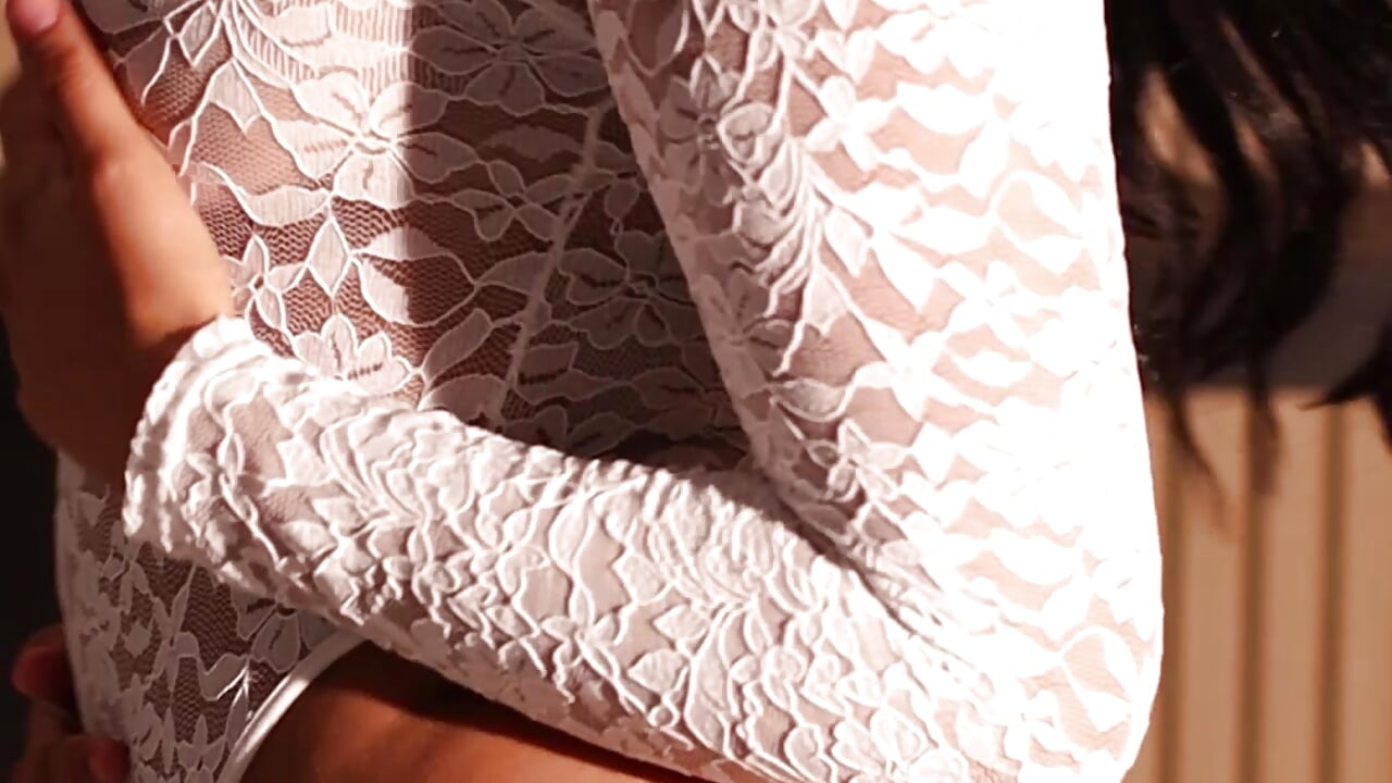 follow each part of the body with your eyes - βίντεο μοντέλου _Stephany_lee