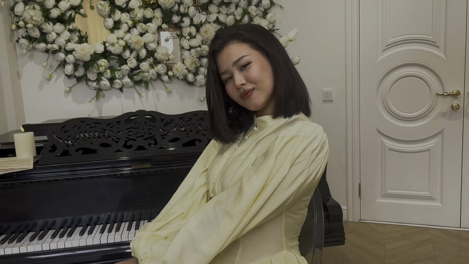 yellow tulip🌷 - βίντεο μοντέλου Brunette_Charm