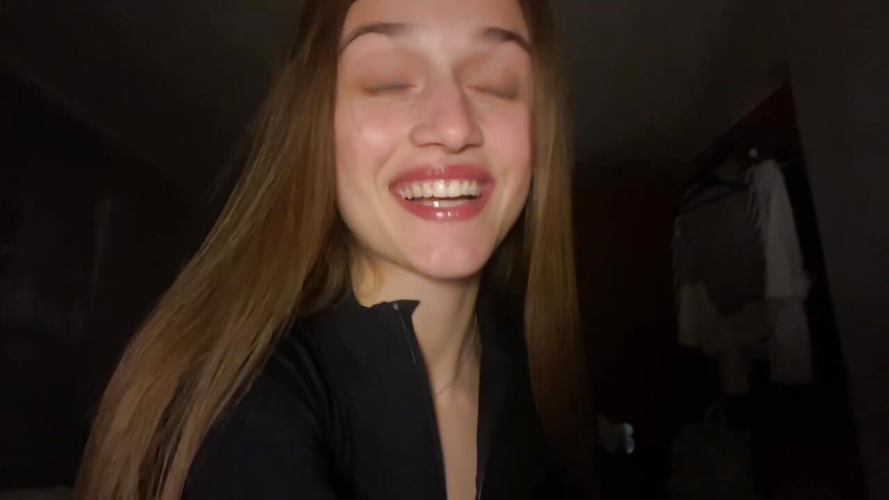 hello - video by MarinaPoppenhagen cam model