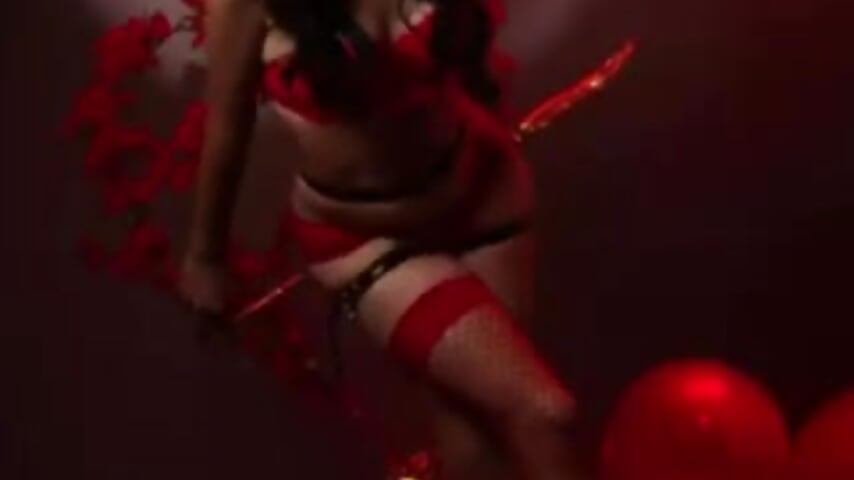 Isis ❤– isis_nova kameramodell videója