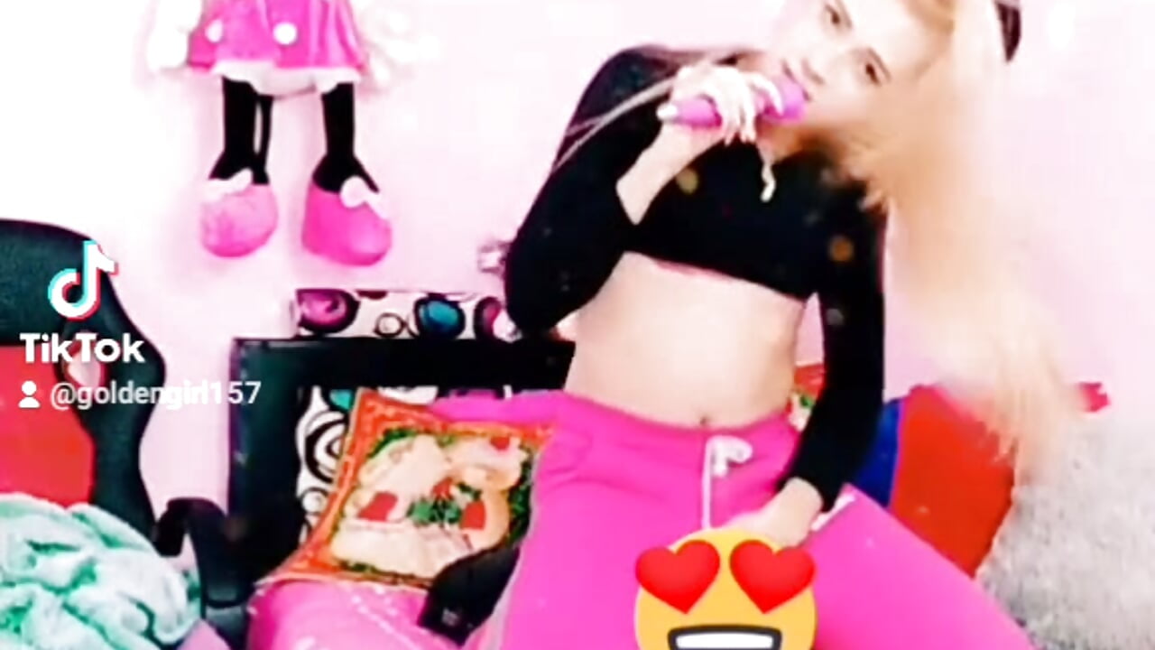 c9ff2210a85f1be2ac5f580d72d1c741 - video by golden_girl01 cam model