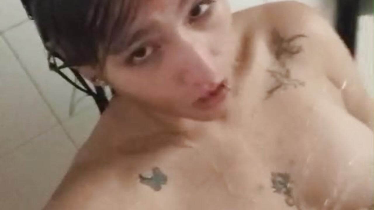 take a shower with me and touch my pussy  😈💦 - video by liaa_moretti_ cam model