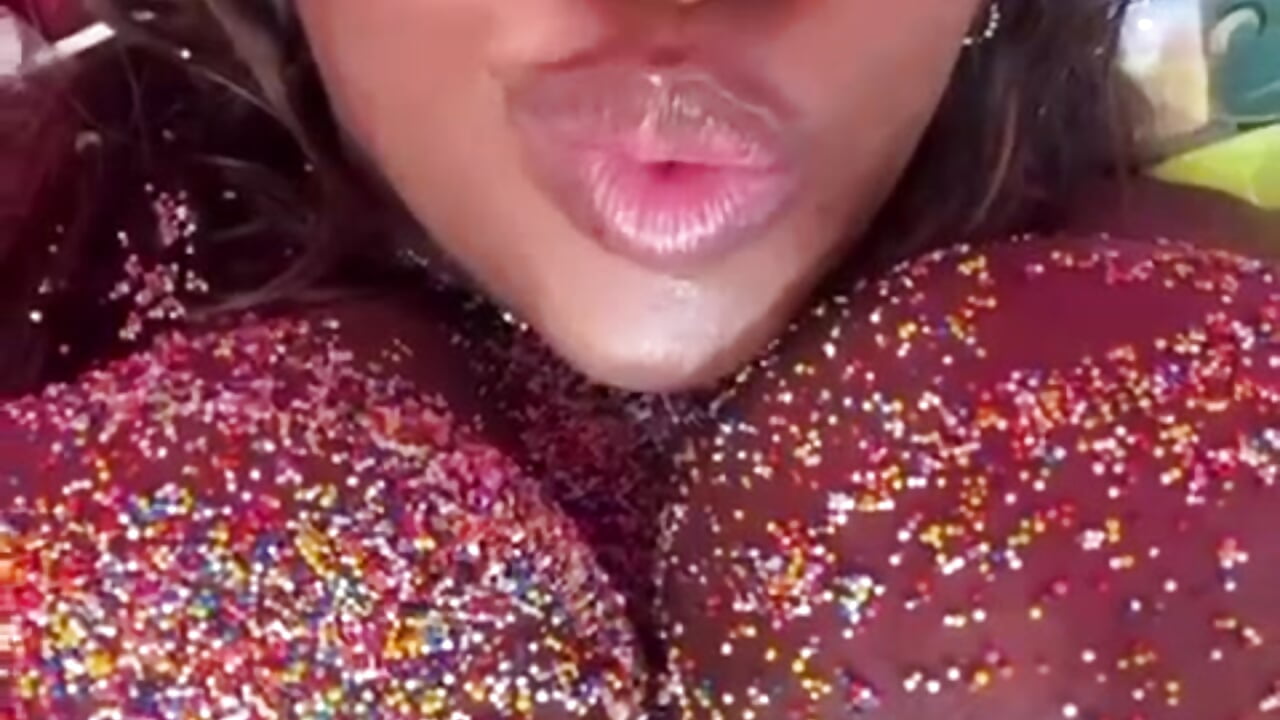 WhatsApp Video 2025-12-12 at 5,54,04 PM - clip cu Mely_Foxxter model videochat