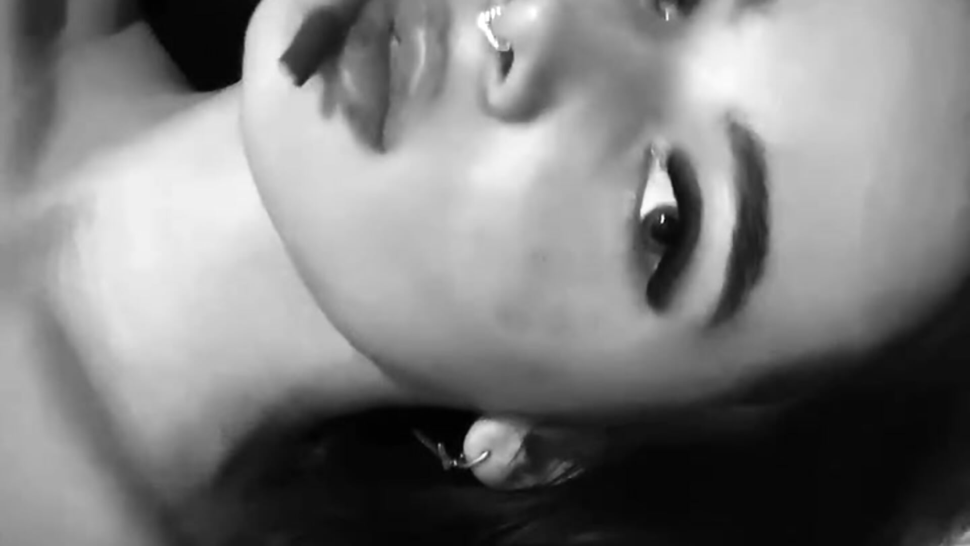 white black 🖤🤍 - video oleh model kamera YvonneRobes