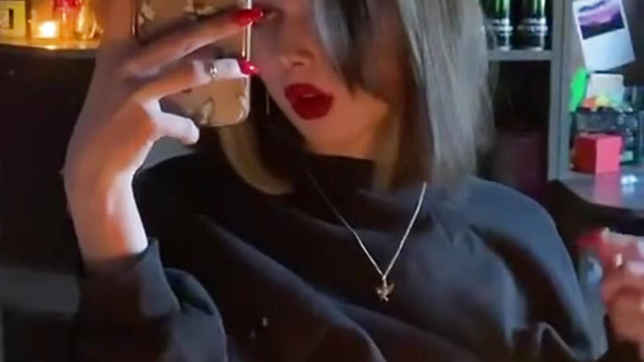 It's hot at home🔥 — filmik YvonneRobes, modela(-lki) na kamerkach