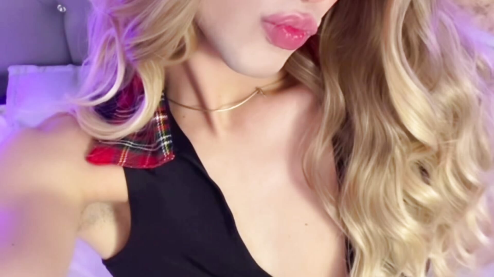 📚 - video di Kitten_Riot modella di cam