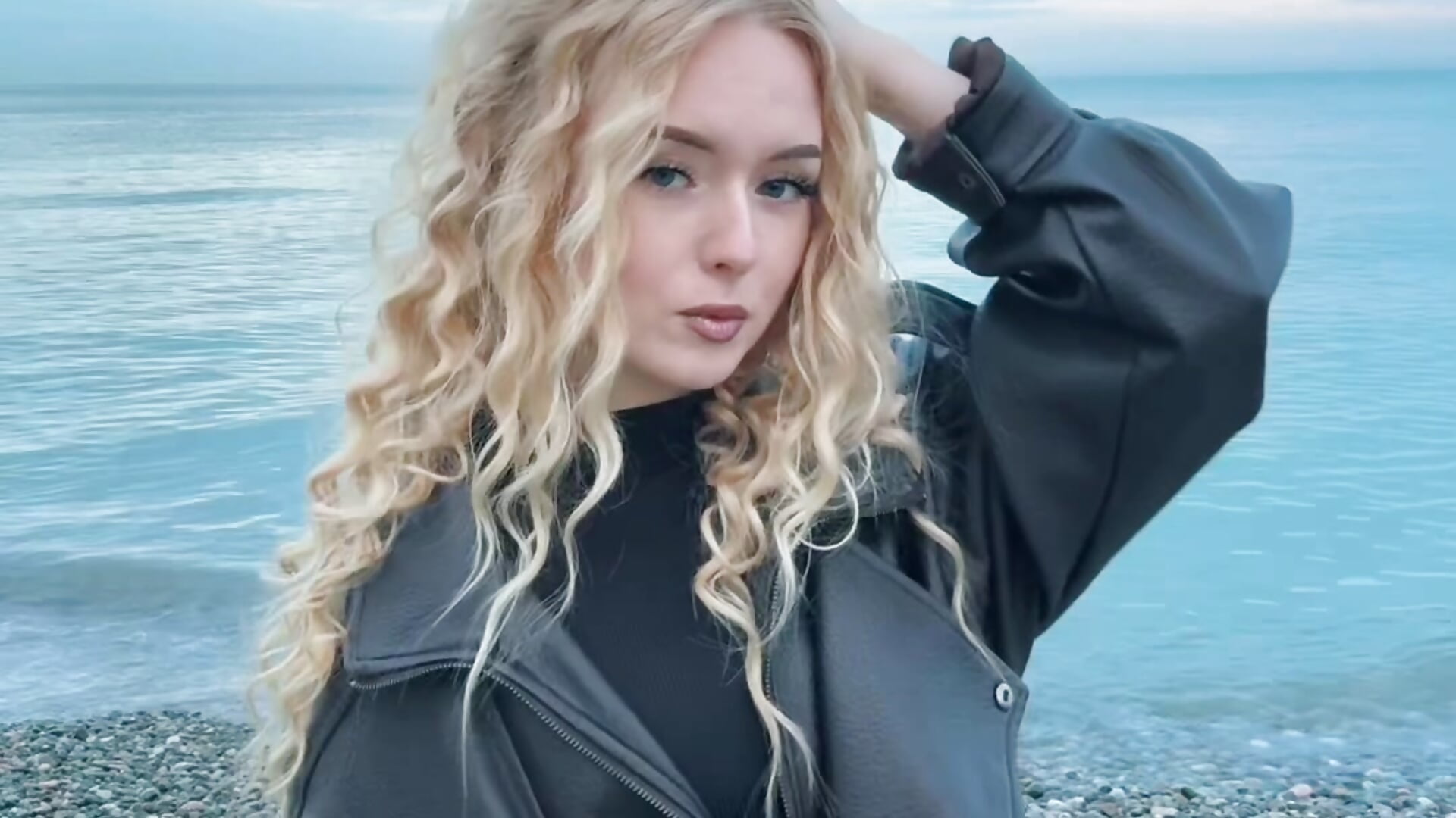 219d28564b7841198400b1af4353050a – video od webkamerové modelky Dari_Foxx