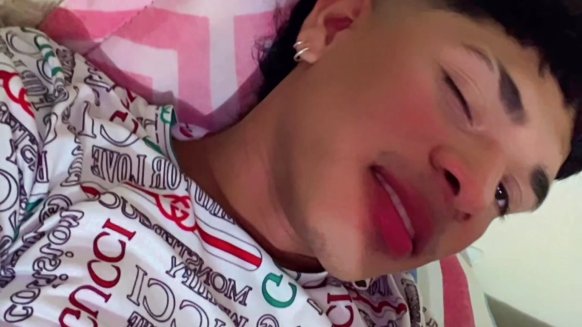 713B876E-DB2C-4B53-BCF2-F9791BB32974 - video by Glen_connor_11 cam model