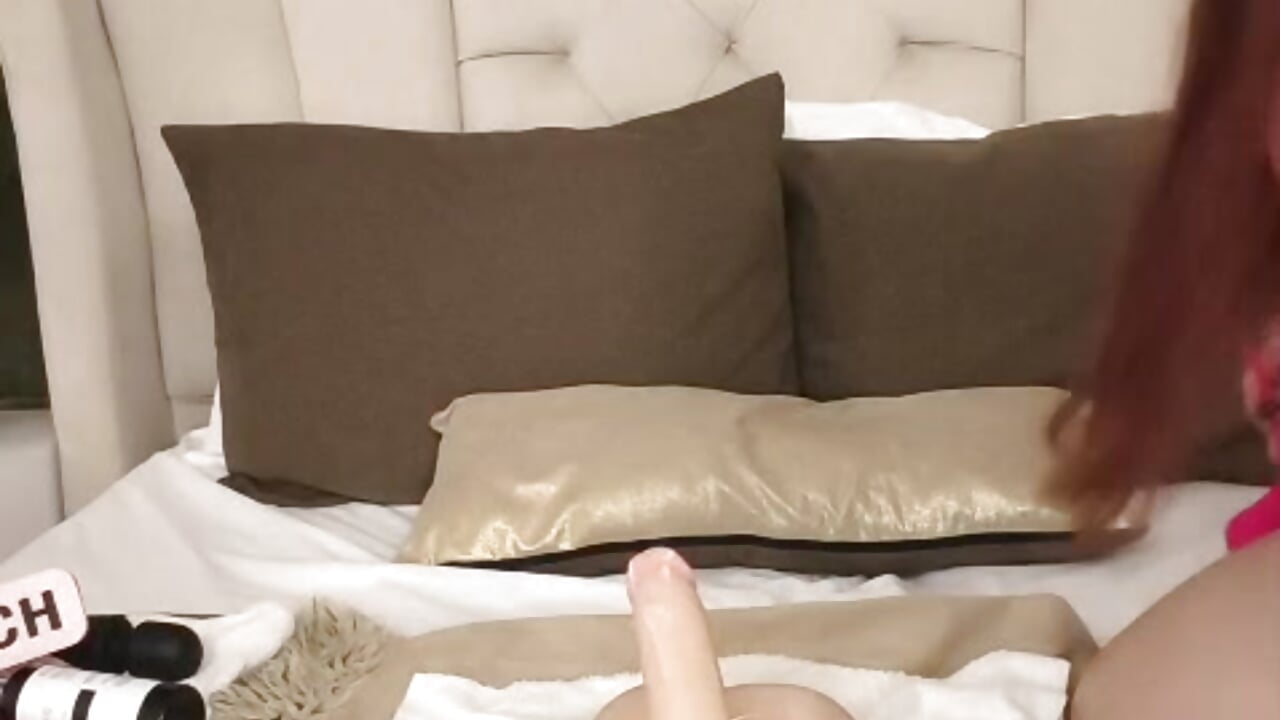 bouncing my pussy on the torso it feels very hot 🔥