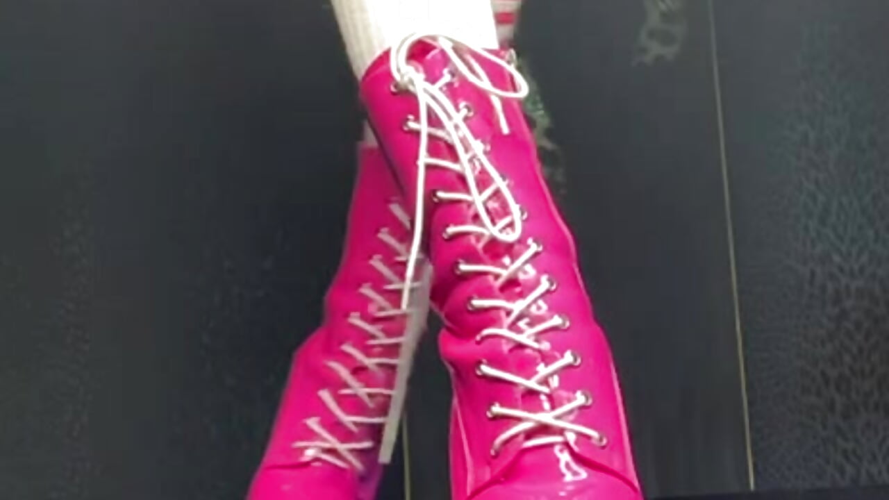 🦵🦵boots time - video by AstridVex cam model