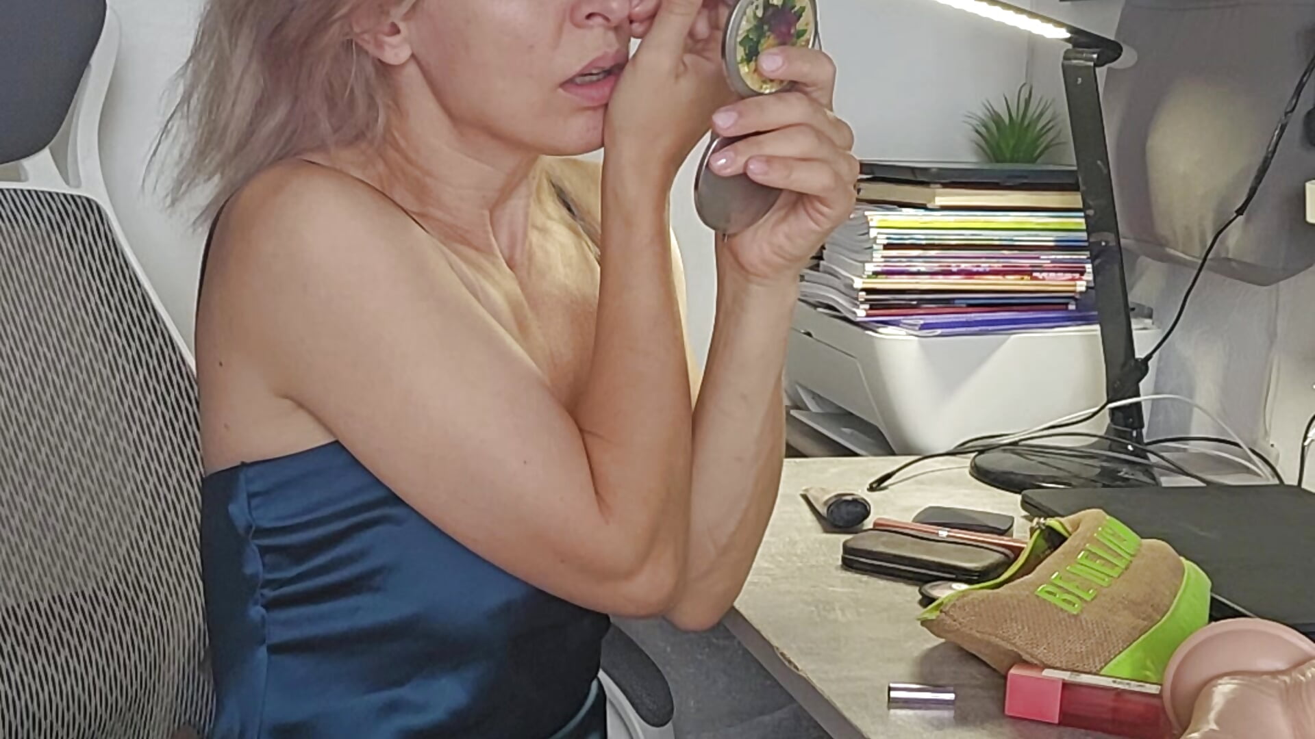 Hidjab/make up/little play with dildo