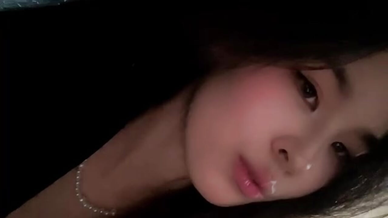 >.< - video by amiya_cute cam model