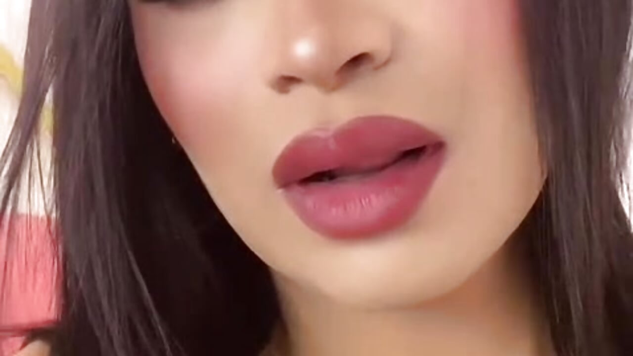 For U - Silvanna-Casstro adlı kamera modelinin videosu
