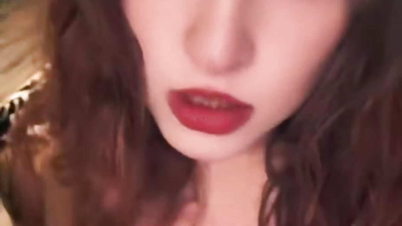 its me - video by LolaLushhz cam model