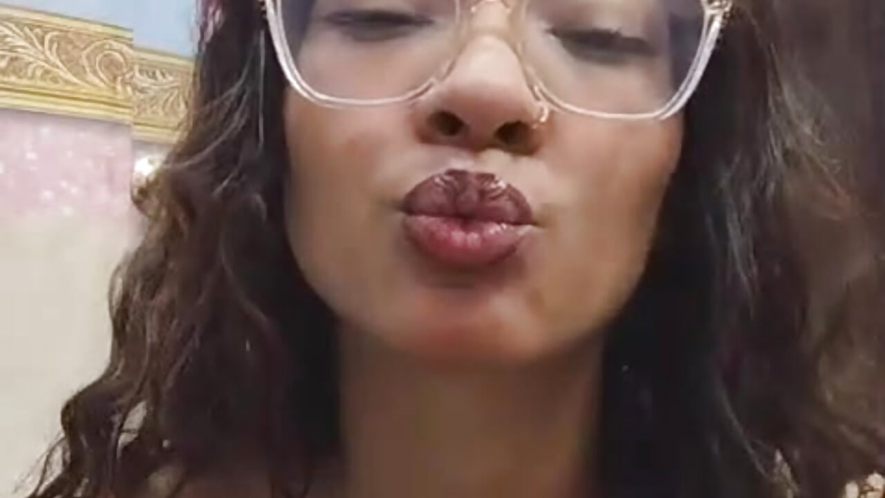 come and let my kisses run through your body 💋🤫🥺 - video by Jadde_Greyy_ cam model