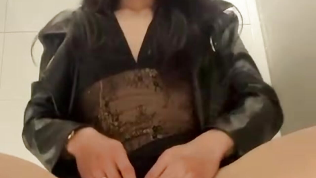 I SECRETLY MASTURBATE AT A SHOPPING MALL 🔥 - video by Jacky-wolf1 cam model