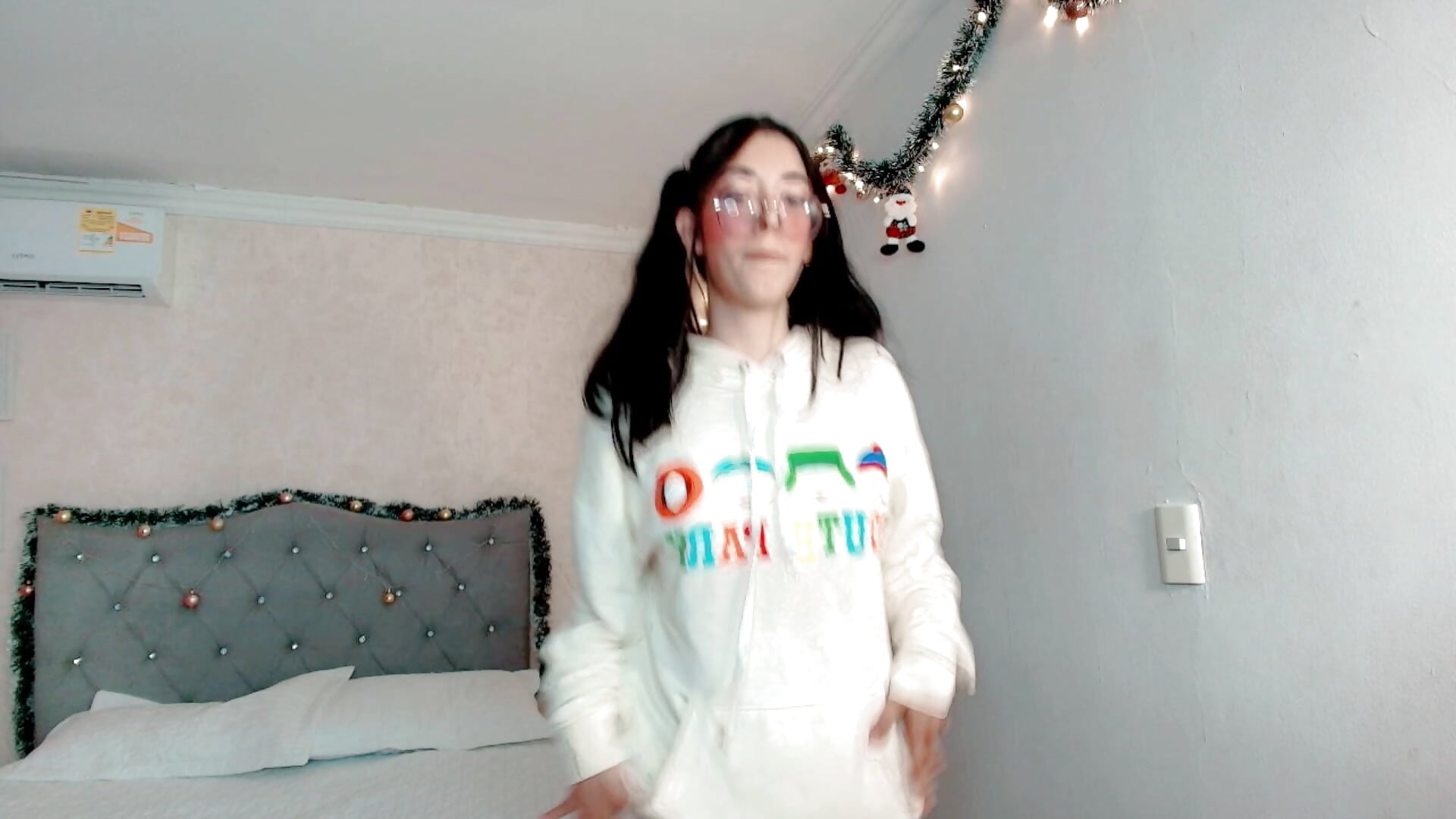 FUNNY DANCE - video by emmalove_doll cam model