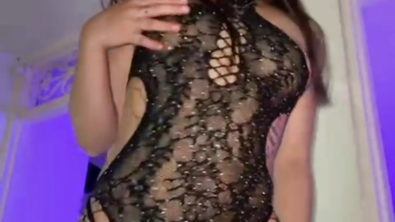 A little dance for those who know how to look carefully. 😈🔥 - video di Miia_Anderson modella di cam