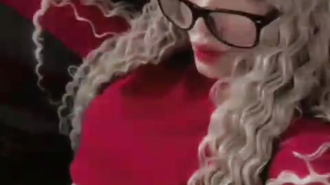 Power Looks Better in Red ❤️✨ - відео від вебкаммоделі Oliviamonroex18