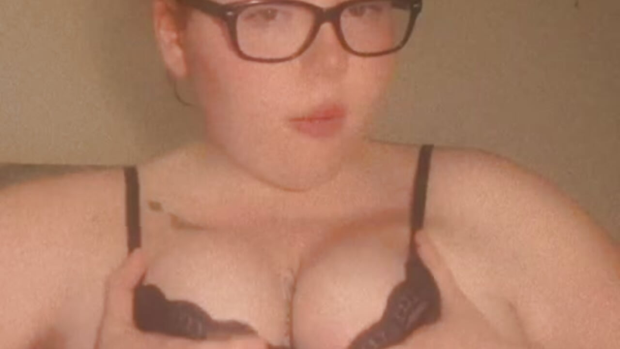 play and tease boobs 😘😘 - AnnieAinsx主播的视频