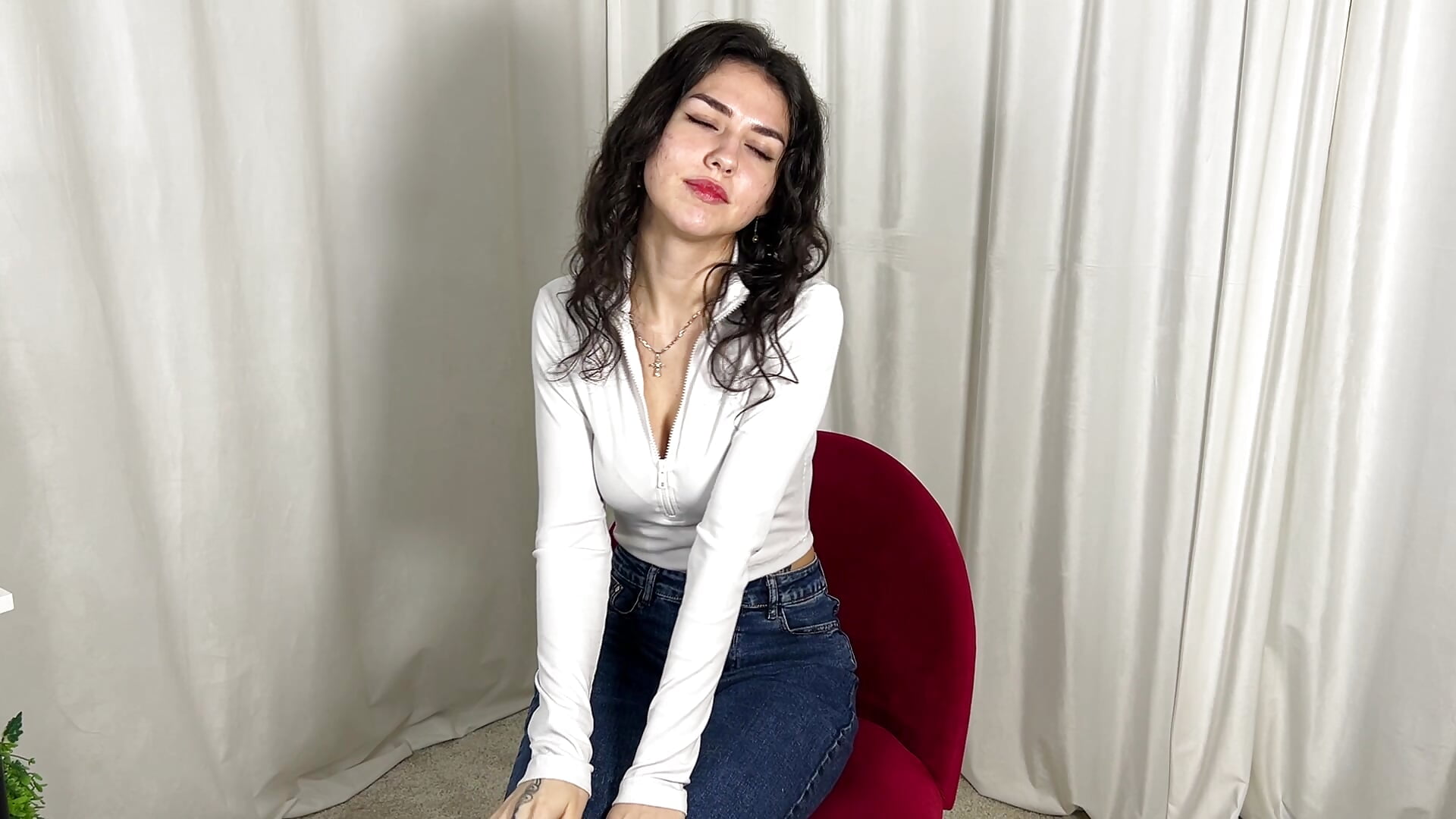 Like my outfit ? - video by OdetteWitschi cam model