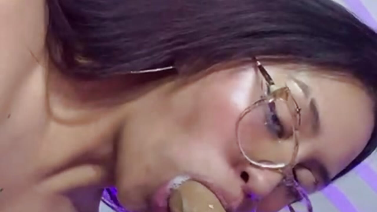 come and enjoy a deep and wet blowjob 💦💦 - vídeo de leyla_collinss modelo de câmara