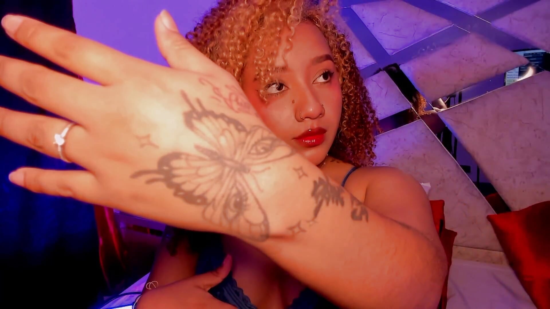 My Ink 🪶 - ক্যাম মডেল Starlights-এর ভিডিও