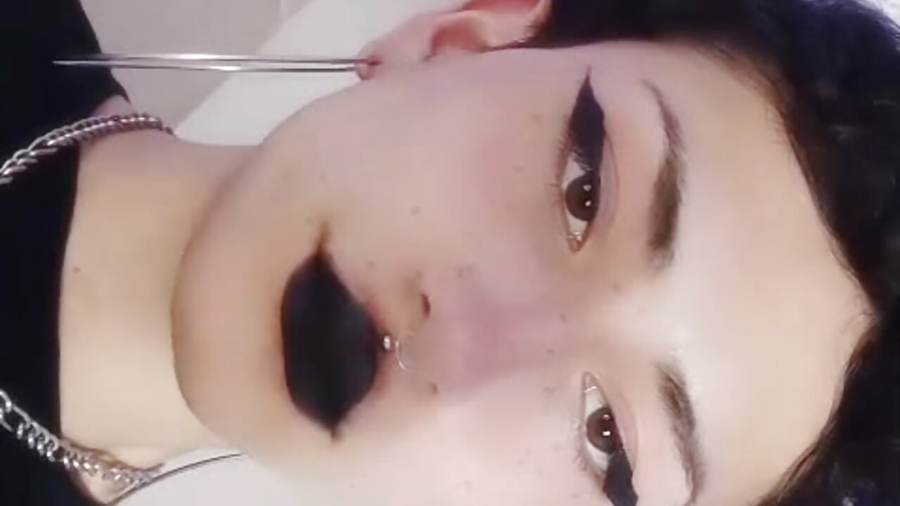 Mis piercing Love - vidéo du modèle de showcams JiangShy666