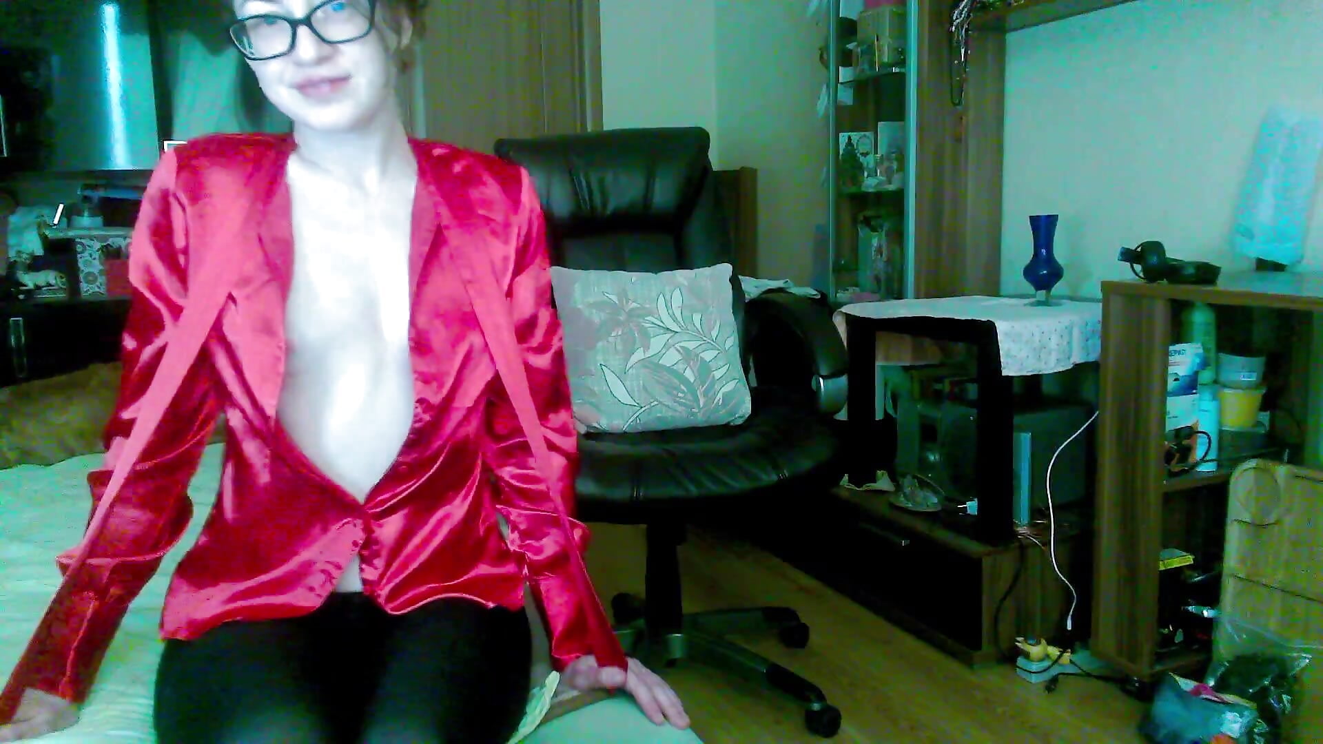 Lady in red - video by Alice_newhome cam model