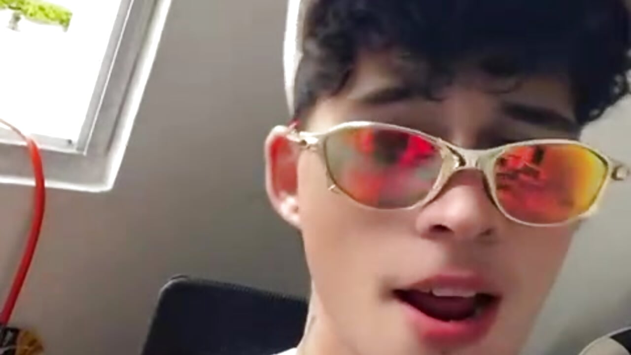 Milcon, singer🎱🧸 - clip cu back_thomson model videochat