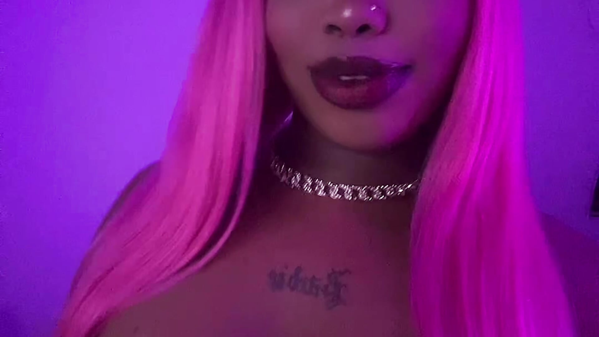 Showing off a feminine pink🩷🩷 - video by Jaddy_lol cam model