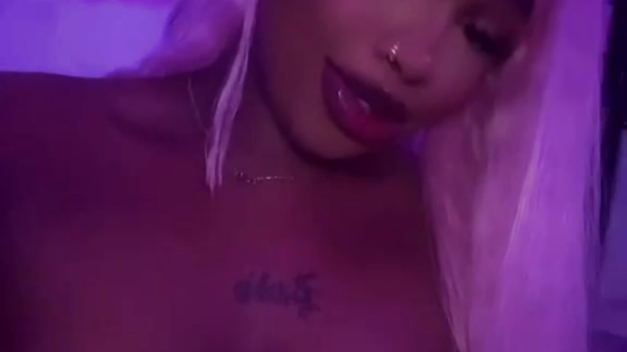 a real barbie – video od webkamerové modelky Dahianara__