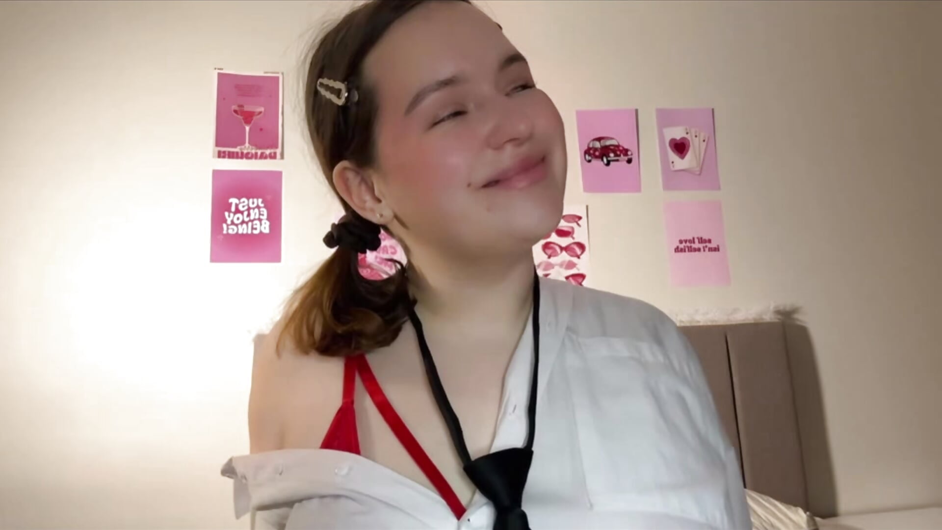 im cute?🥰 - video by MelisaDreams cam model