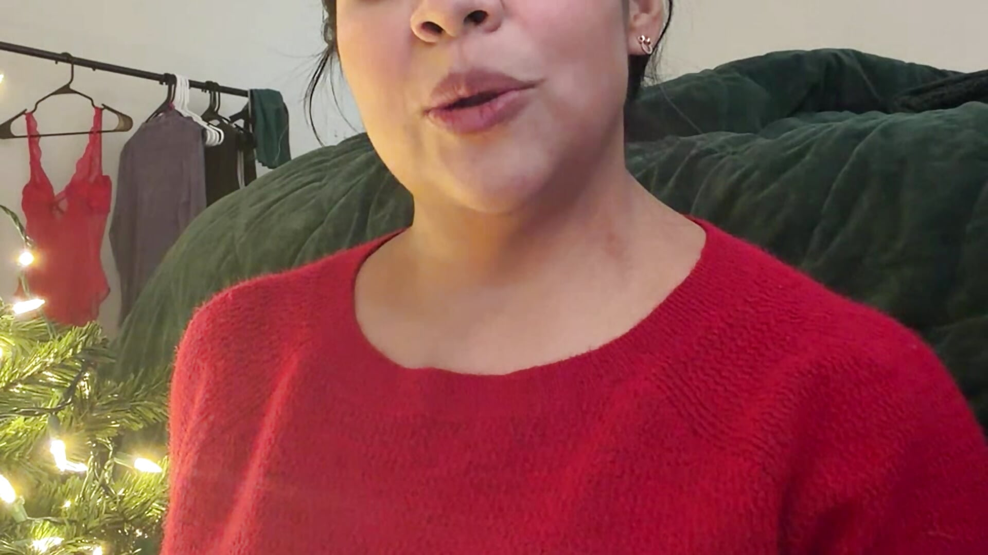 Naughty List – видео вебкам-модели BettyWhispers