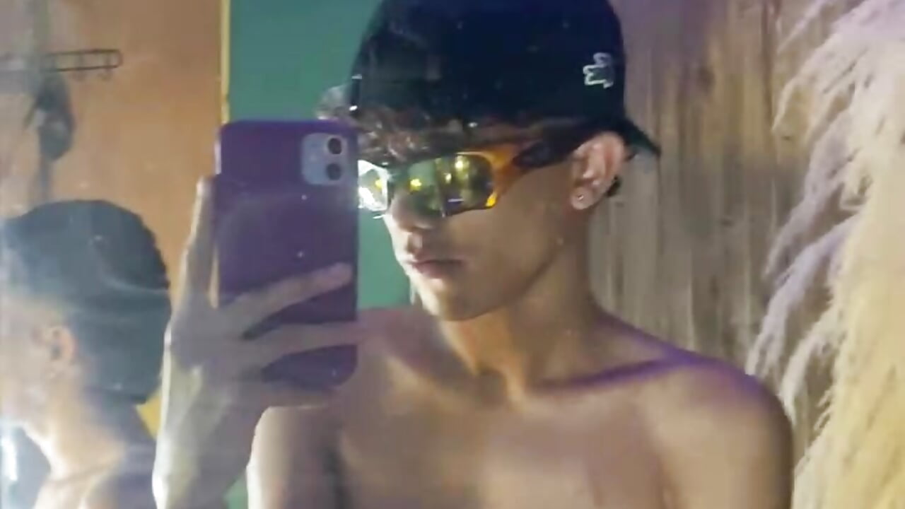 1000434537.mp4 - vídeo de andy_star12 modelo de câmara