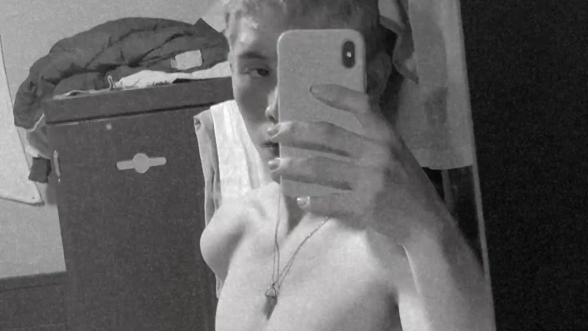 could be ur boy – video modela na kameri lioMorelli