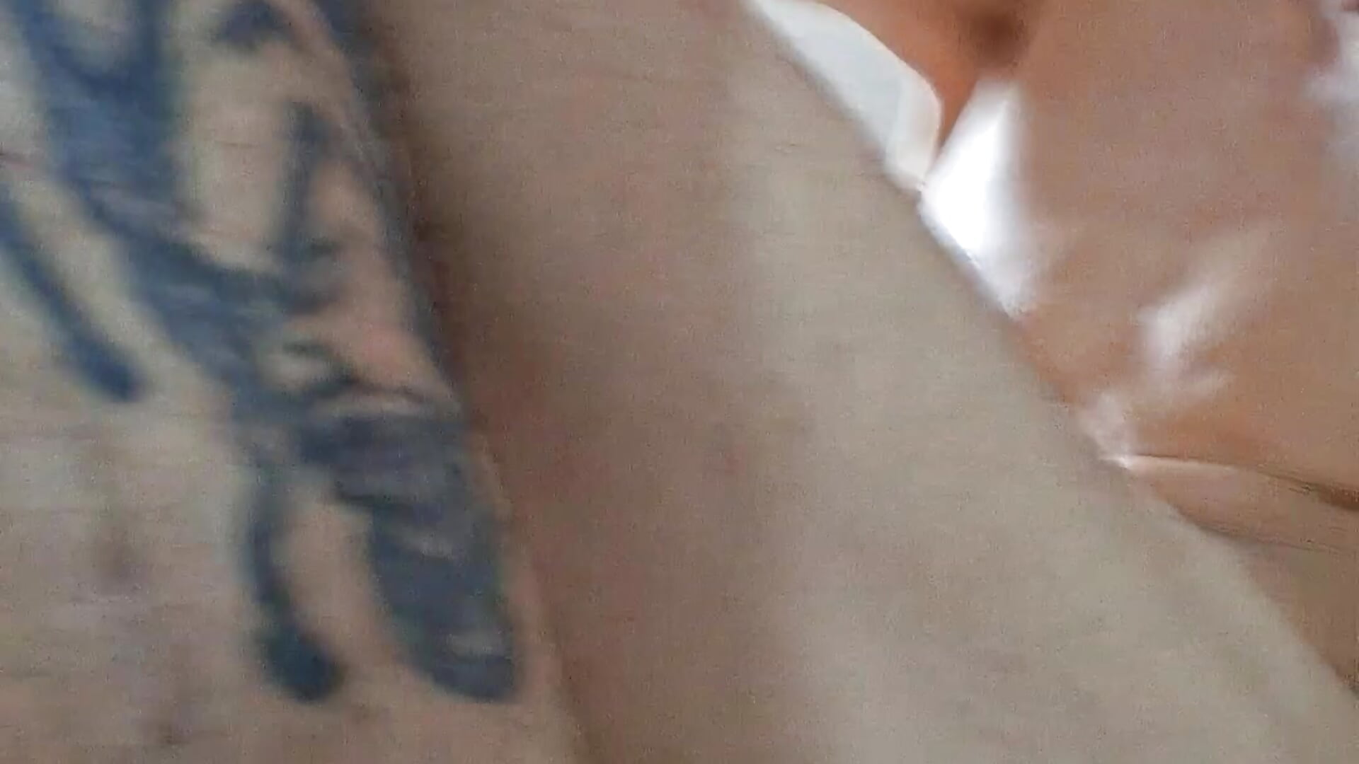 😈