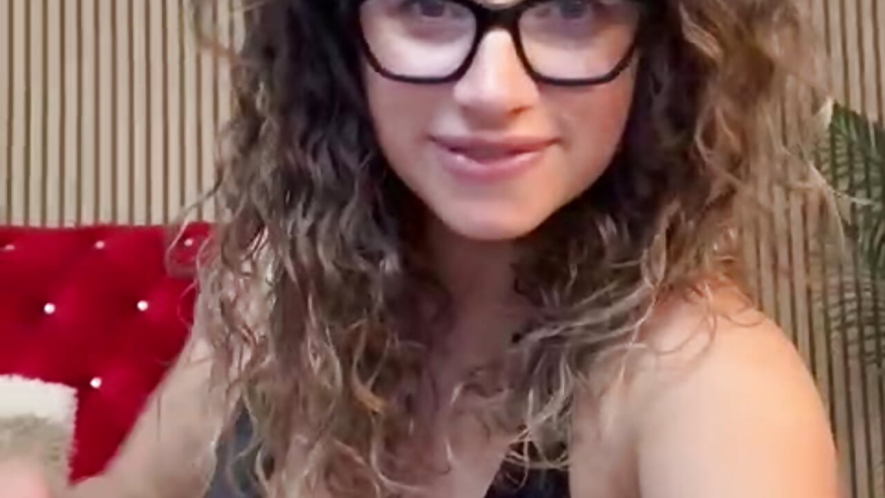 Flirt now, regret never 💎 - video di MiraBennet modella di cam