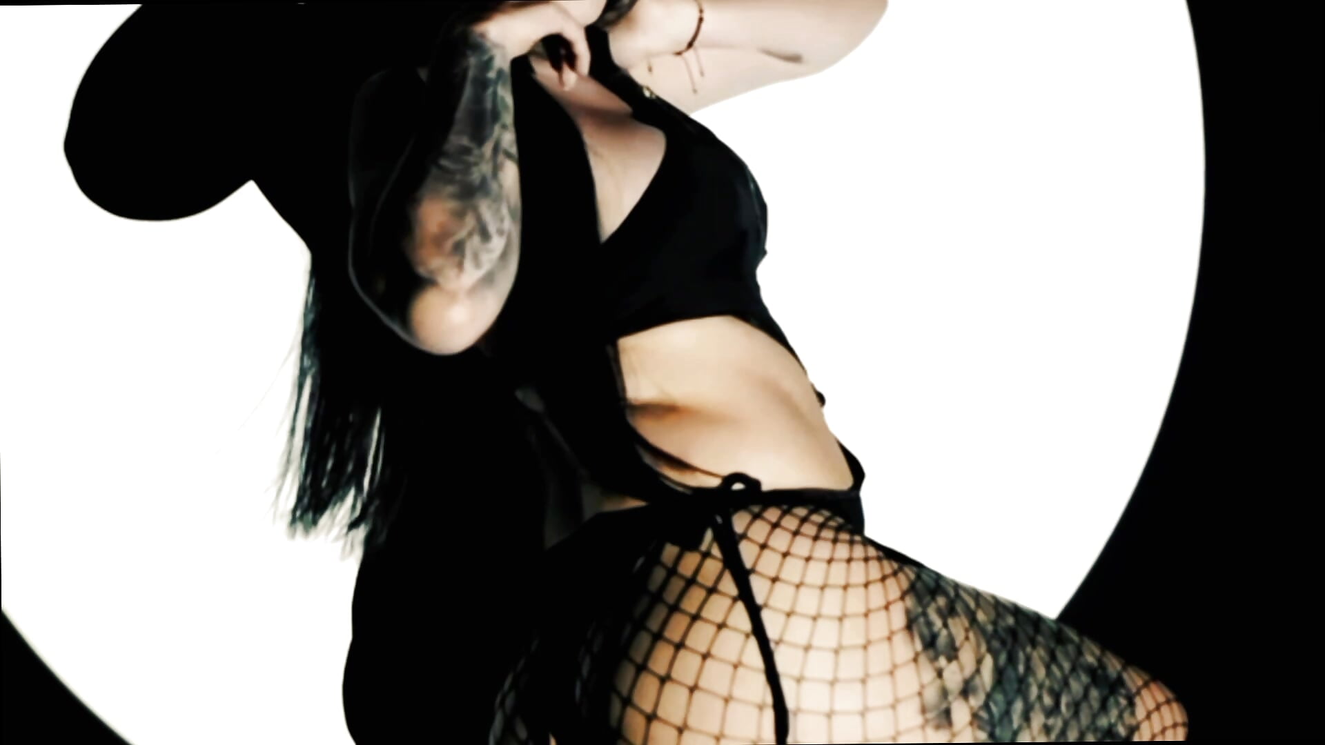 1765584630216019 - video by Maia_Steel cam model