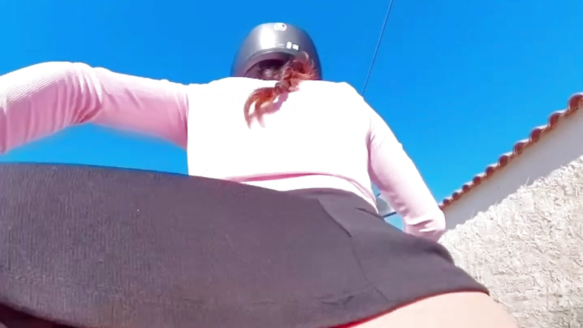 In moto in gonna😈👀 - DeaAthena 캠 모델의 동영상