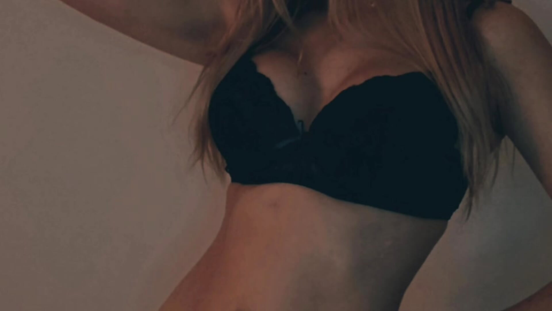 1000070532 – видео вебкам-модели Zairablon