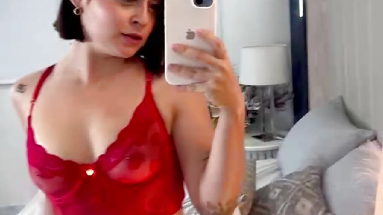 MY ASS IS VERY NAUGHTY COME PLAY WITH ME  🔥 - video by Carrie_GB cam model