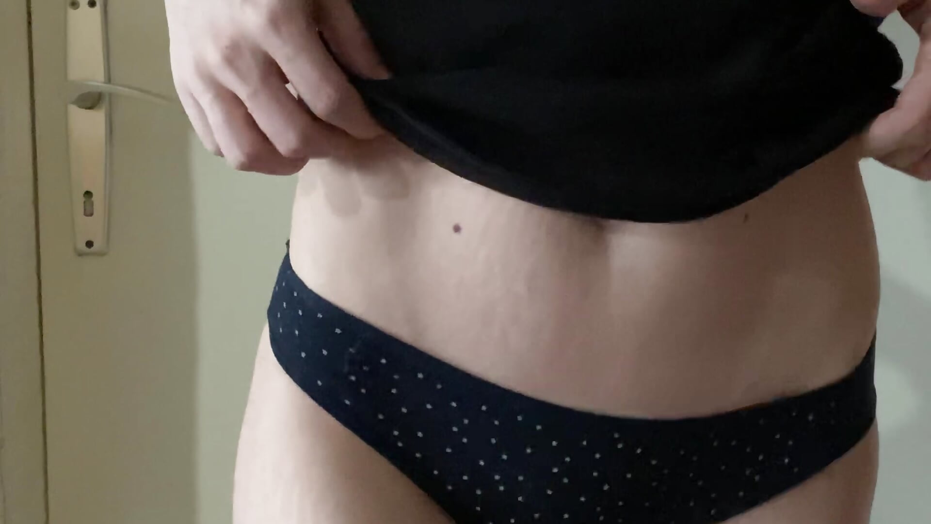 Striptease - video by bambi997 cam model