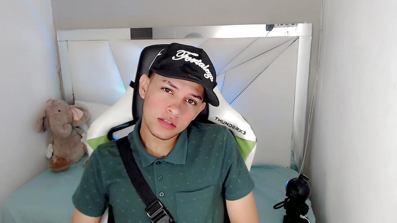 LA CURIOSIDAD - video di Luky_twink modella di cam