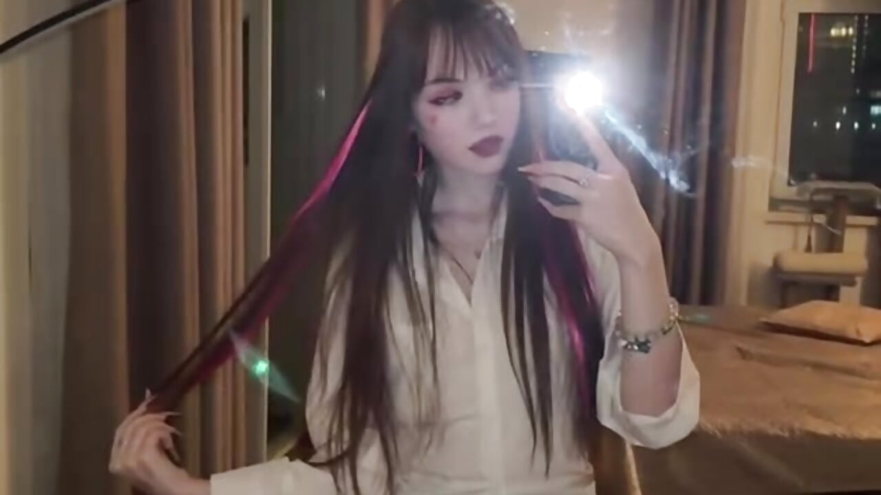 Its me - video by NeonSinner cam model